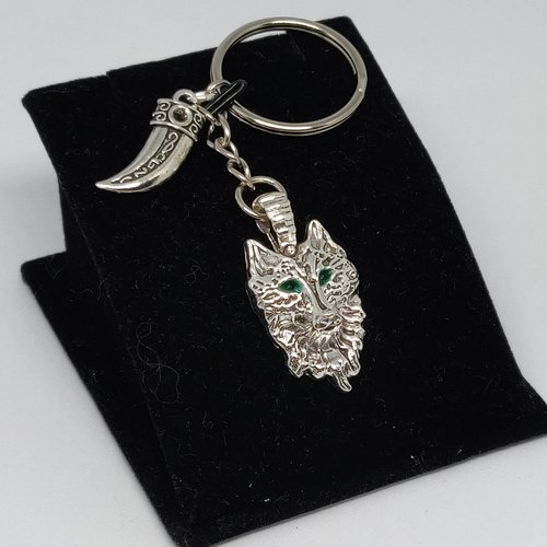 Porte clés tête de loup argenté vert inspiration the witcher geralt féérique idée cadeau miss perles