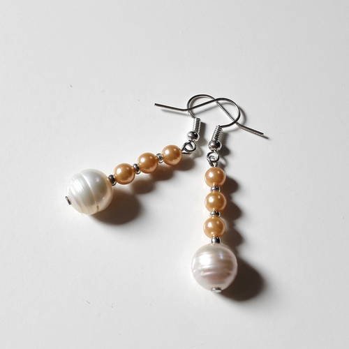 Boucles d'oreilles vintage inspiration medieval royale perles couleur ivoires et oranges idée cadeau miss perles