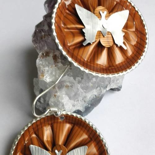 Bijoux boucles d'oreilles originales cabochons capsules de café nespresso couleur caramels motifs papillons 