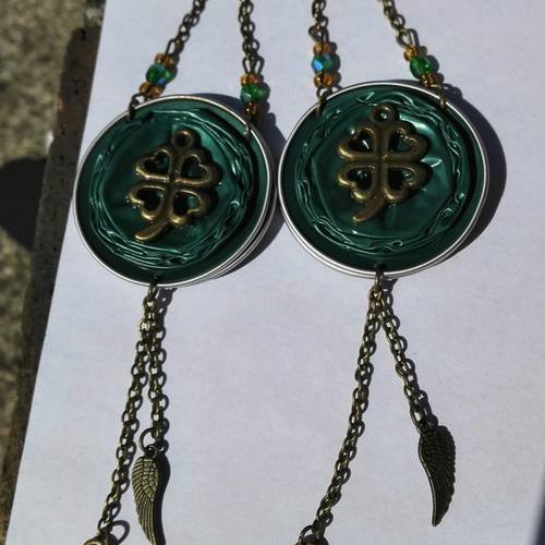 Boucles d'oreilles bronze trèfle cabochon capsules vertes féériques outlander irlande celte porte bonheur 