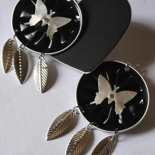 Boucles d'oreilles cabochons capsules nespresso noires motifs papillons féériques feuilles argentées 