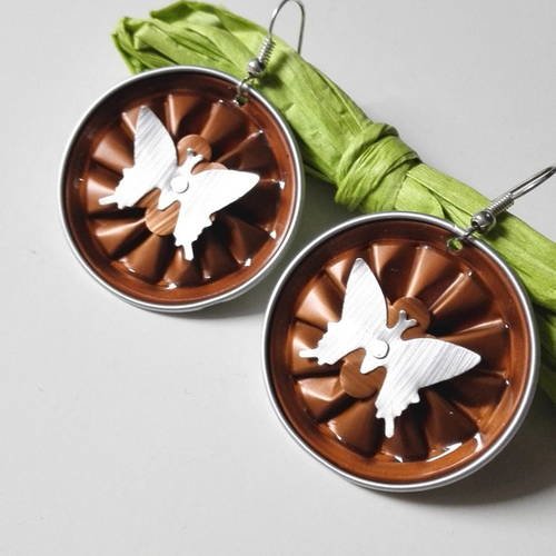 Boucles d'oreilles cabochons capsules nespresso marrons claires papillons argentés féériques 