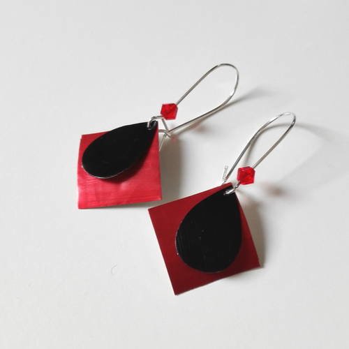 Boucles d'oreilles recyclées capsules de café noires et rouges carrés graphiques  idée cadeau zero déchet miss perles créations