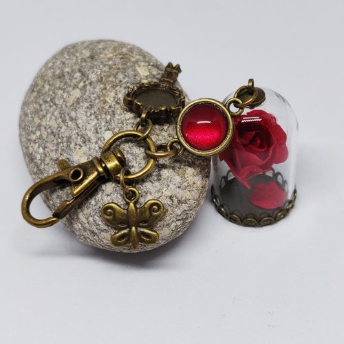 Porte clés cloche rose rouge féérique la belleet la bête cabochon rouge bronze idée cadeau miss perles