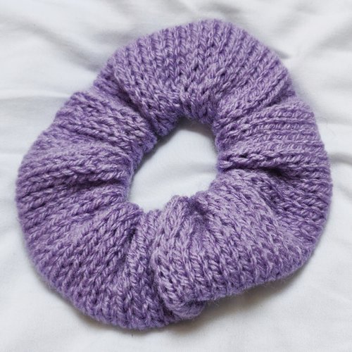 Chouchou scrunchies tricoter laine violet mauve élastique à cheveux accessoires vintage idée cadeau miss perles