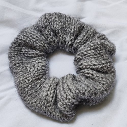 Chouchou scrunchies tricoter laine gris élastique à cheveux accessoires vintage idée cadeau miss perles