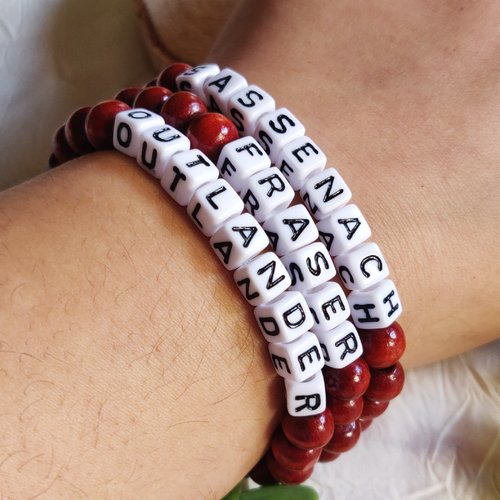 Bracelet personnalisable, bracelet outlander, perles de bois rouge, bracelet tibétain, idée cadeau femme, maman, marraine