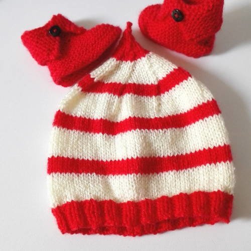 Bonnet bebe laine lutin et chaussons bottes rouge et écru cadeau naissance baby shower  boutique miss perles 