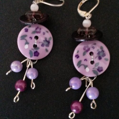 Boucles d'oreille  dormeuses avec boutons et perles violet parme
