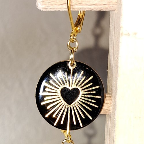 Boucles d'oreille géométrique disque  émaillé noir et coeur en acier inoxydable