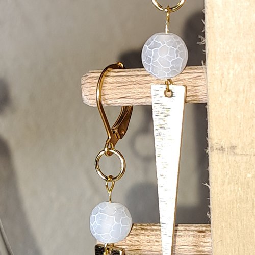 Boucles d'oreille géométrique triangle, perle blanche ,acier inoxydable