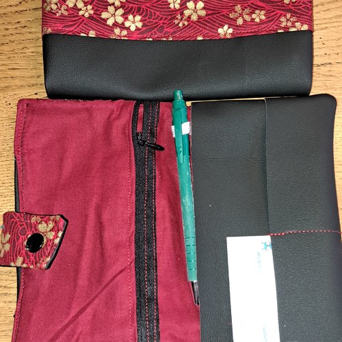 Porte chéquier porte monnaie  noir et  rouge  5 poches tissu japonais