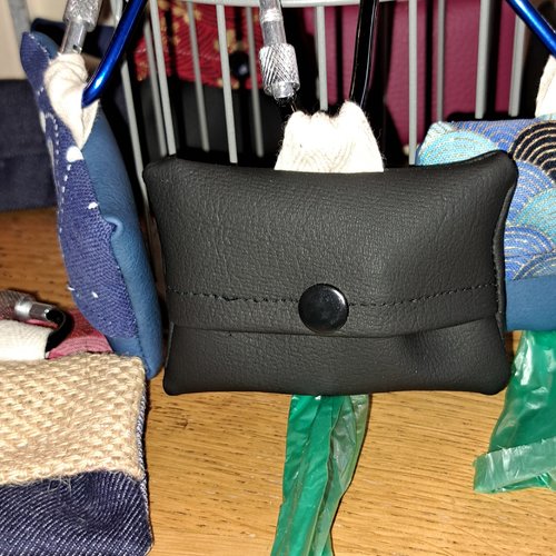 Pochette pour rouleau sacs à déjection chien  noir