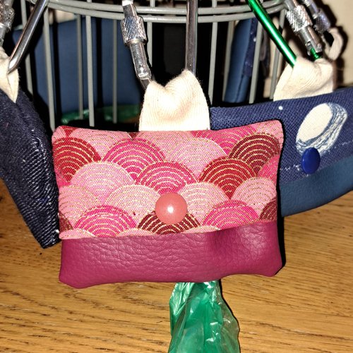 Pochette pour rouleau sacs à déjection chien  rose foncé