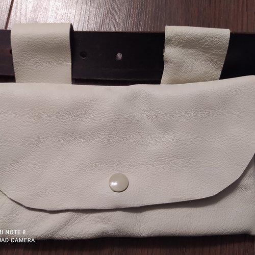 Pochette de ceinture en cuir beige pour portable