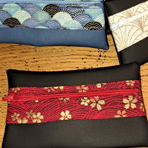 Étui lunettes en similicuir et tissu noir et rouge or