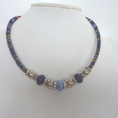 Collier ethnique bleu marine et perles métal argenté