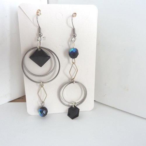 Boucles d'oreille asymétrique argent et noir