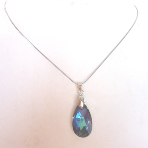 Collier pure cristal bleu ,chaine argent