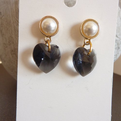 Boucles d'oreille puce, coeur en cristal noir et nacre