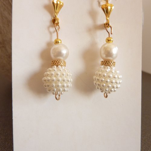 Boucles d'oreille dormeuse dorées et nacre