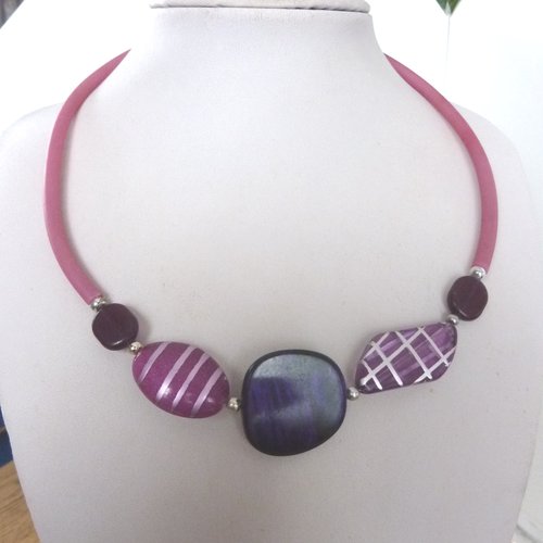 Collier violet