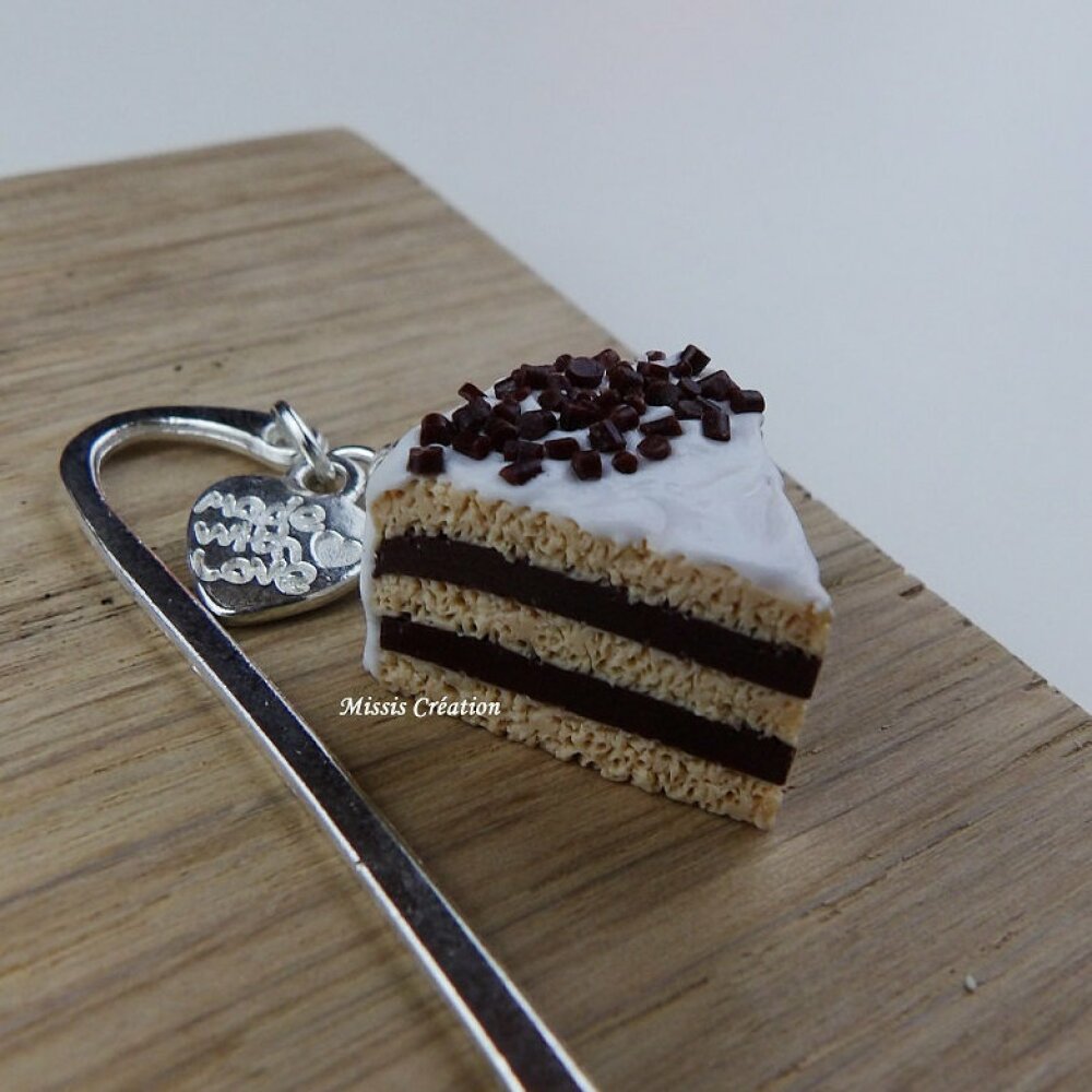 Marque Pages Part De Gateau Au Chocolat Gourmand Pate Polymere Fimo Support Simple En Metal Breloque Cœur En Metal Un Grand Marche