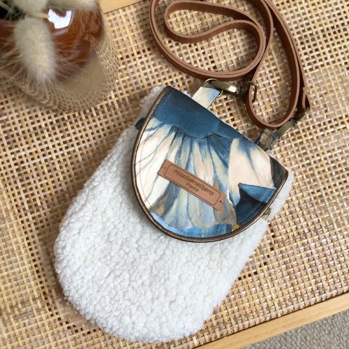 Pochette téléphone en sherpa et liberty