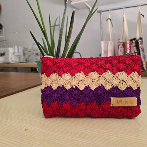 Pochette en raphia multicolore – fait main au crochet