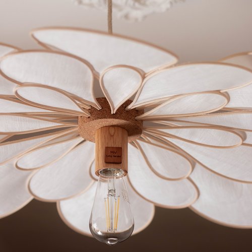 Suspension, marguerite, la classique, 24 pétales, rotin et lin blanc