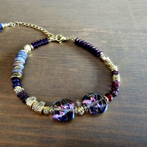 Bracelet ajustable romantique bohème boho perle carrée violette dorée perle rondelle breloque chaine acier inoxydable création unique