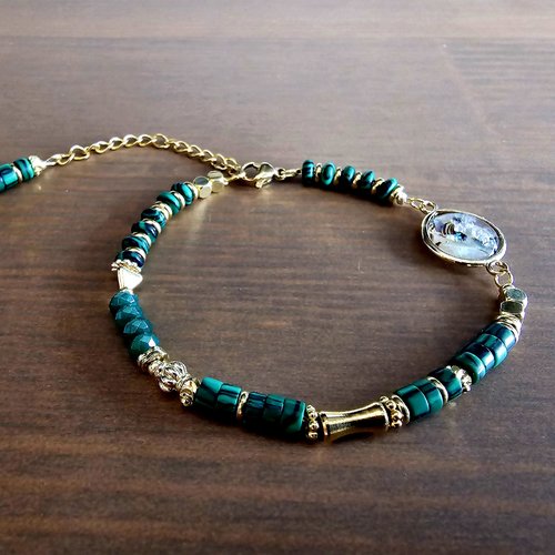 Bracelet ajustable romantique bohème boho véritable perle pierre verte foncée irisée breloque chaine acier inoxydable création unique