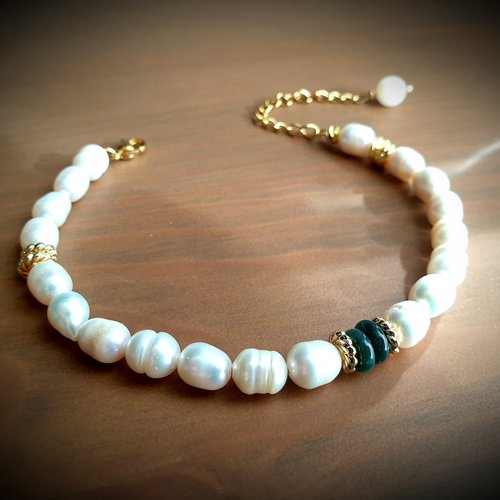 Bracelet bohème romantique boho style ancien véritable perle d'eau douce blanche petite perle blanche breloque dorée création unique