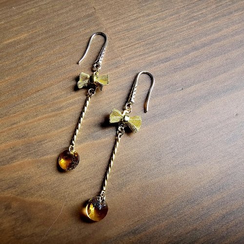 Boucle d'oreille pendante chic romantique bohème perle orange crochet breloque noeud tige chaine inoxydable dorée modèle création unique