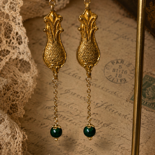 Boucle d'oreille femme pendante avec chaîne breloque estampe pampille original ananas doré inoxydable perle ronde verte foncée modèle