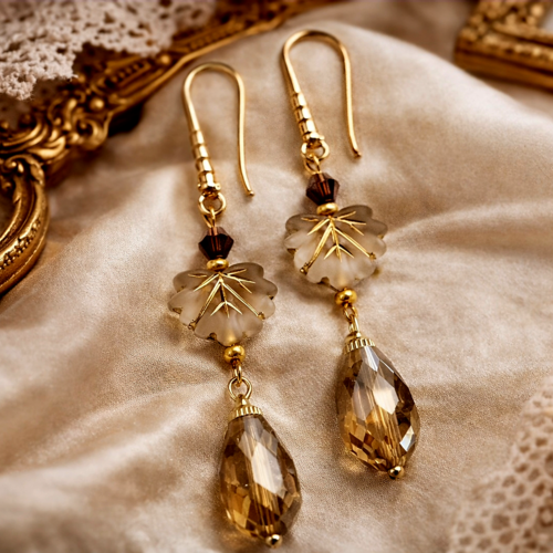 Boucle d'oreille inoxydable pendante femme romantique bohème perle facette nuancée reflet marron violet perle forme feuille transparente