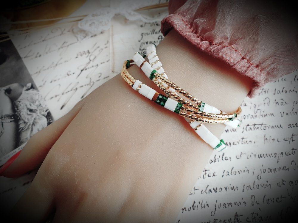 Lot 3 bracelets élastiques miyuki tila perles brillantes carrées plates  couleurs blanches perles dorées création modèle unique cadeau - Un grand  marché