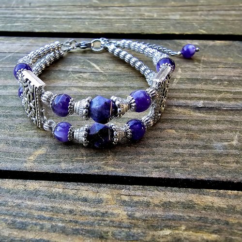 Bracelet large manchette ajustable femme grande breloque argentée perle pierre violette améthyste perle strass argent création modèle
