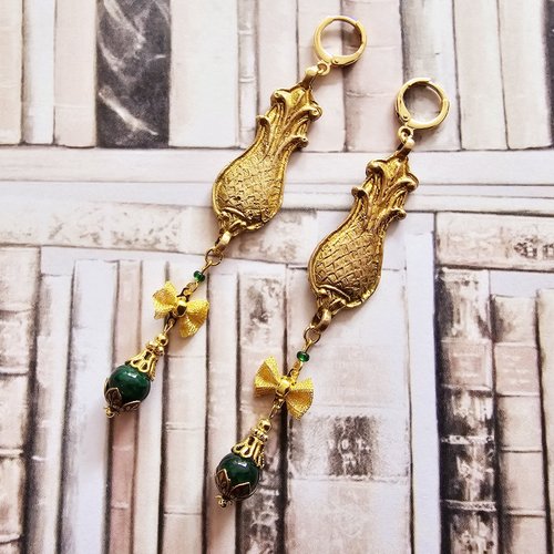 Boucle d'oreille femme pendante avec breloque estampe original ananas doré inoxydable noeud doré perle ronde verte foncée modèle unique