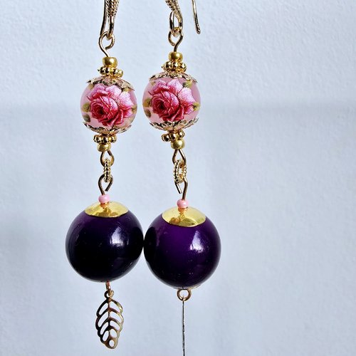 Boucle oreille pendante dorée femme romantique bohème printanière perle rose fleurie grosse perle violette breloque feuille inoxydable