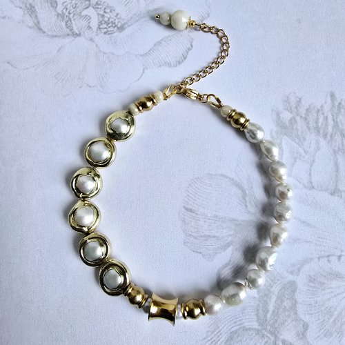 Bracelet femme ajustable intemporel acier inoxydable perle culture blanche mode perle ronde plate naturelle eau douce enrobée acier doré