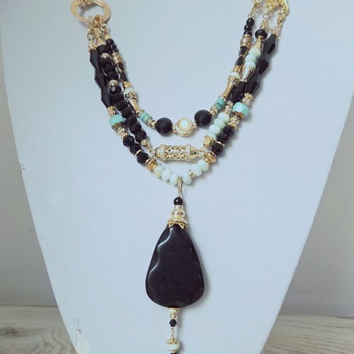 Collier femme intemporel romantique pendentif trois rangées perle noire verte breloque filigrane ornement couleur doré acier inoxydable