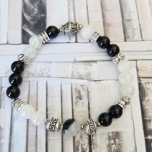 Bracelet homme élastique perle craquelée blanche perle centrale moitié blanche et noire symbole yin yang principe masculin soleil