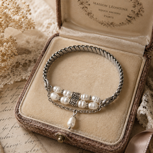 Bracelet élastique montre argenté création modèle unique perle blanche perle d'eau douce création original boho romantique style ancien