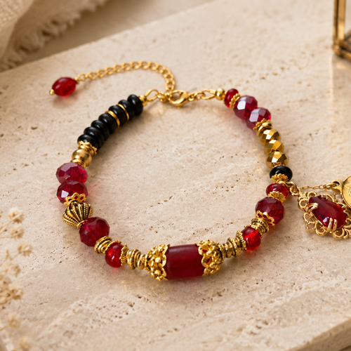 Bracelet bohème romantique boho style ancien victorien perle heishi tube rouge perle verre facette breloque dorée création modèle unique