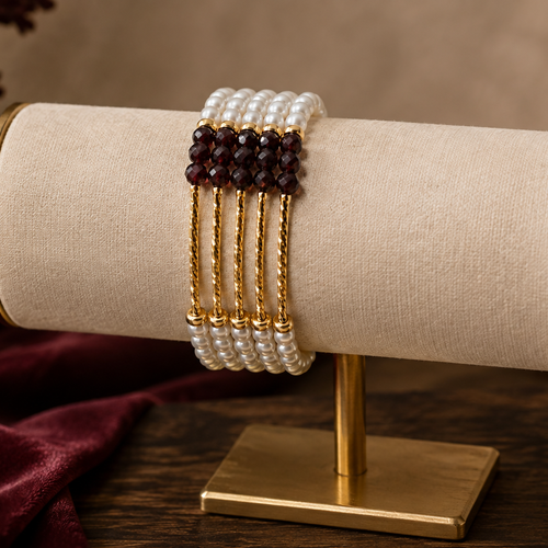 Bracelet ajustable femme cinq rangs rangées perle blanche nacre nacrée petite perle rouge grenat lie de vin facette facettée tube fin