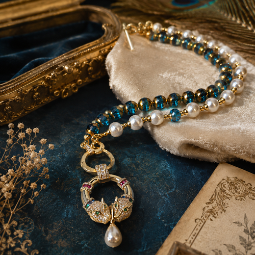 Collier femme pendentif double tête léopard strass perle imitation nacre baroque culture blanche perle verre facettée bleue canard