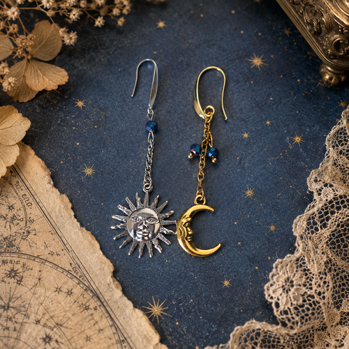 Boucle d'oreille pendante femme asymétrique dorée argentée couleur argent astre soleil lune astronomie ciel étoile petite perle bleue