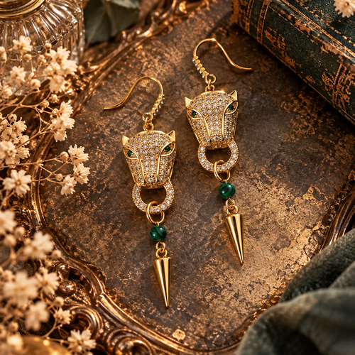 Boucle d'oreille femme pendante originale tête léopard strass yeux vert anneaux perle pierre naturelle verte malachite breloque pic doré