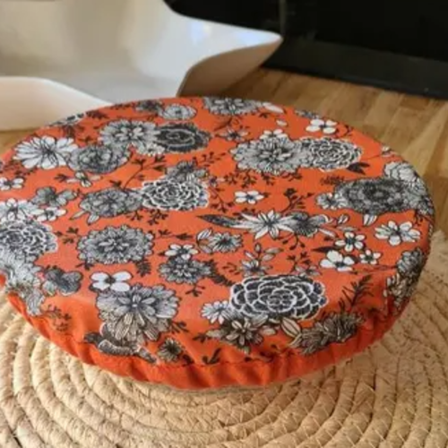 Couvre-plats en coton enduit | fabrication artisanale | alternative durable | arty fleurs paprika | avec biais | ø 20 cm